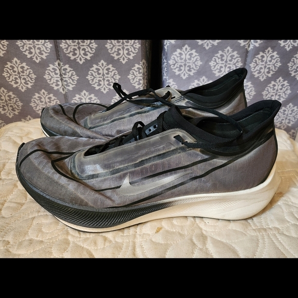 Nike Zoom Fly 3 Iridescent Black and White Running Shoes - Picture 6 of 6